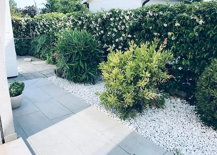 Lejlighed Casa Al Mare, Moderna Con Piscina E Giardino! Lido di Jesolo